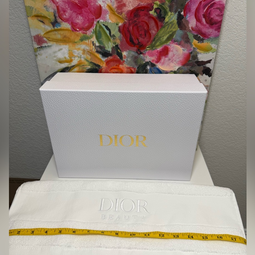 NWOT Dior beauty hand towel 18x28 - Picture 2 of 2